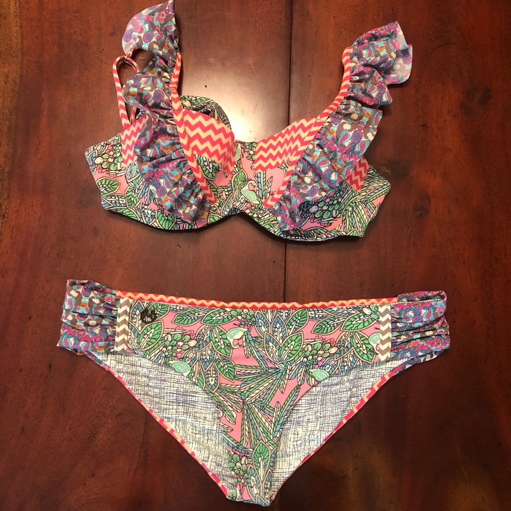 Maaji Ruffle Bikini Size S Top & L bottoms